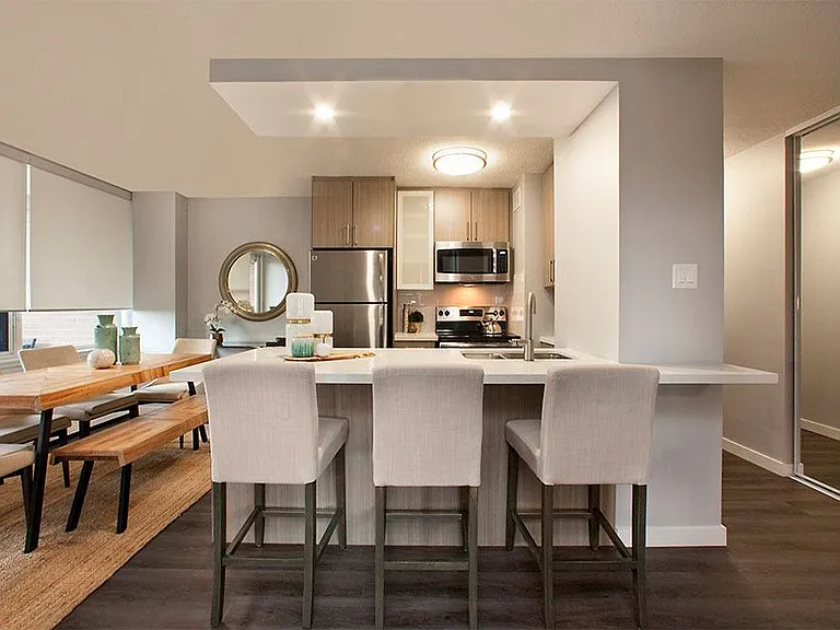 2575 Danforth Ave — Photo 6