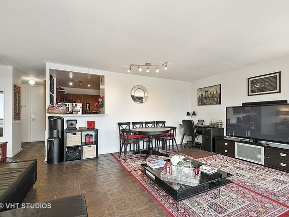 5th image of 4343 N Clarendon Ave APT 1206