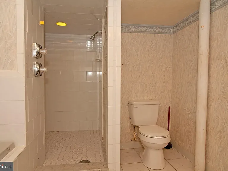 214 N Bradford St — Photo 22