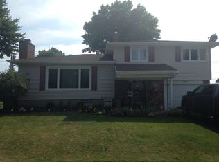 1254 Greenbrier Ln, North Tonawanda, NY 14120