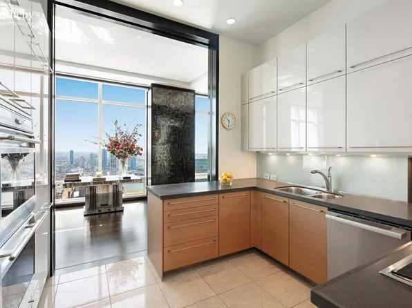 151 East 58th Street image 12 of 26