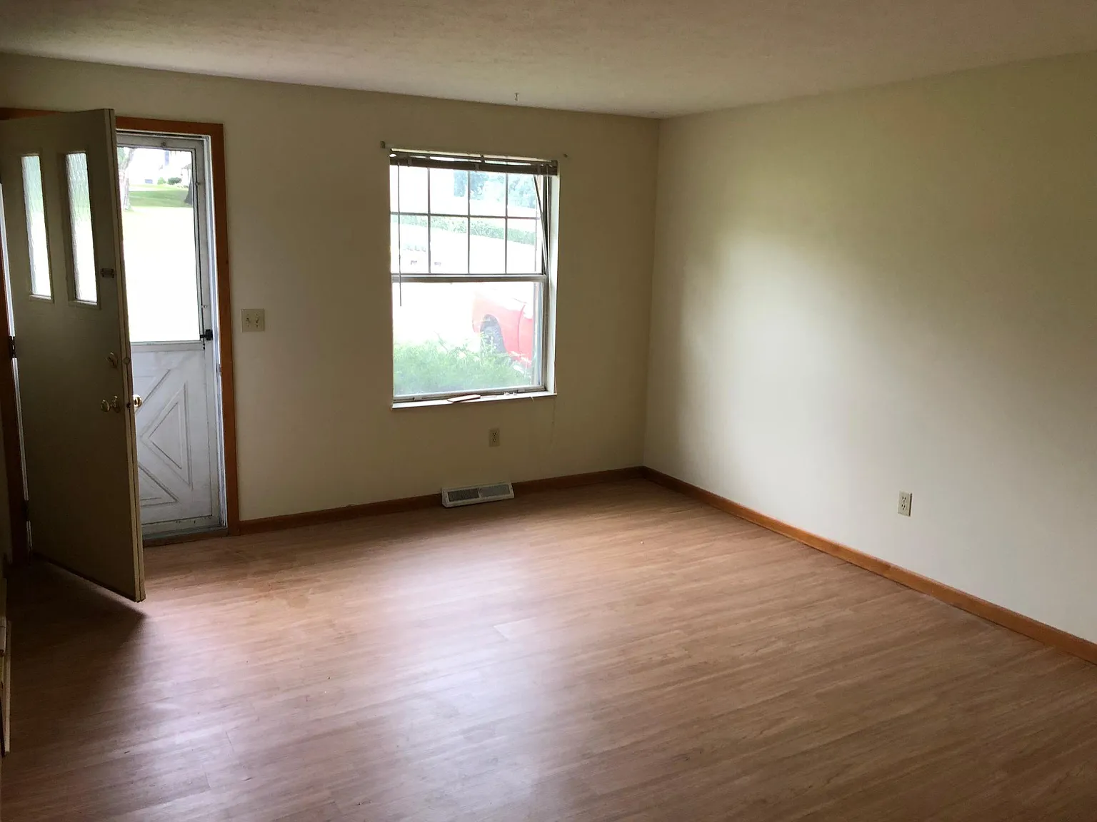 2 bed, 1100 sqft, $1,200 — Photo 2