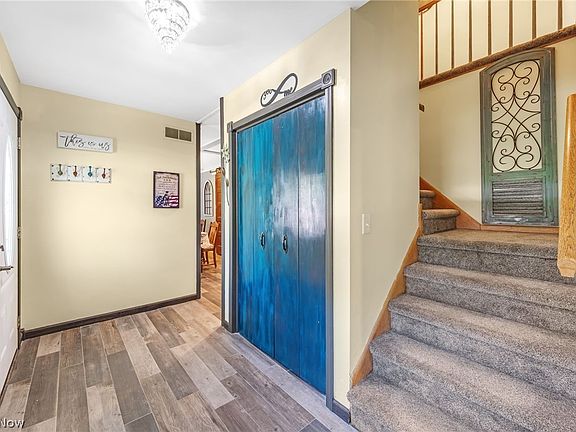 3rd image of 690 Deerwood Dr