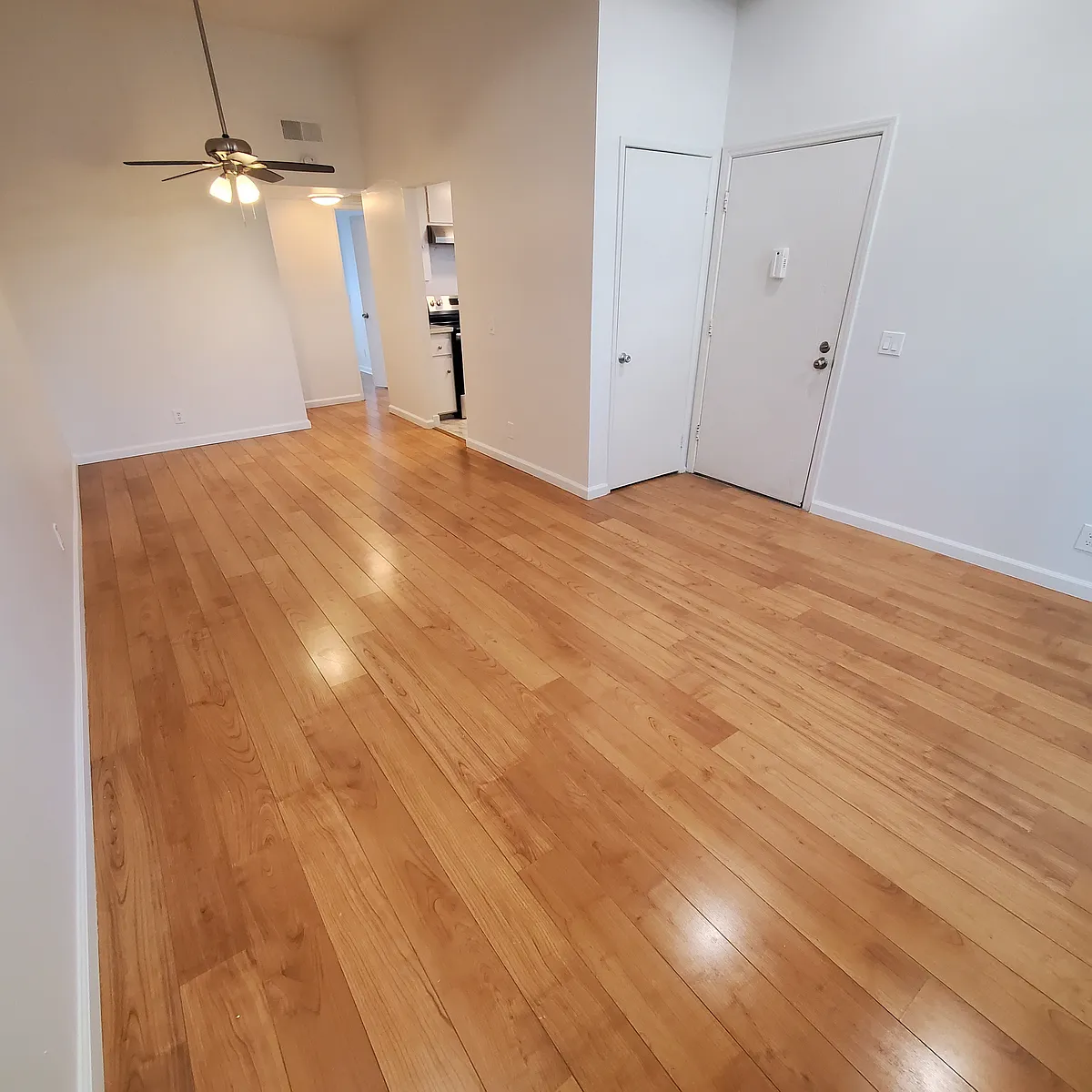 Building Photo - 142 S Esplanade St #208
