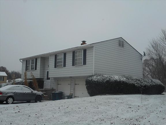 3rd image of 22241 Lorraine Dr