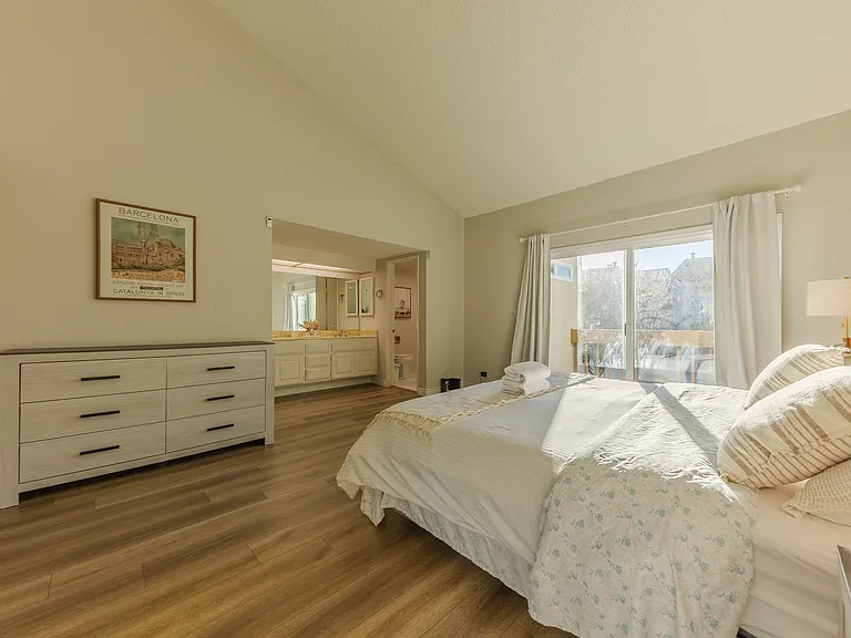 409 Genoa St — Photo 37