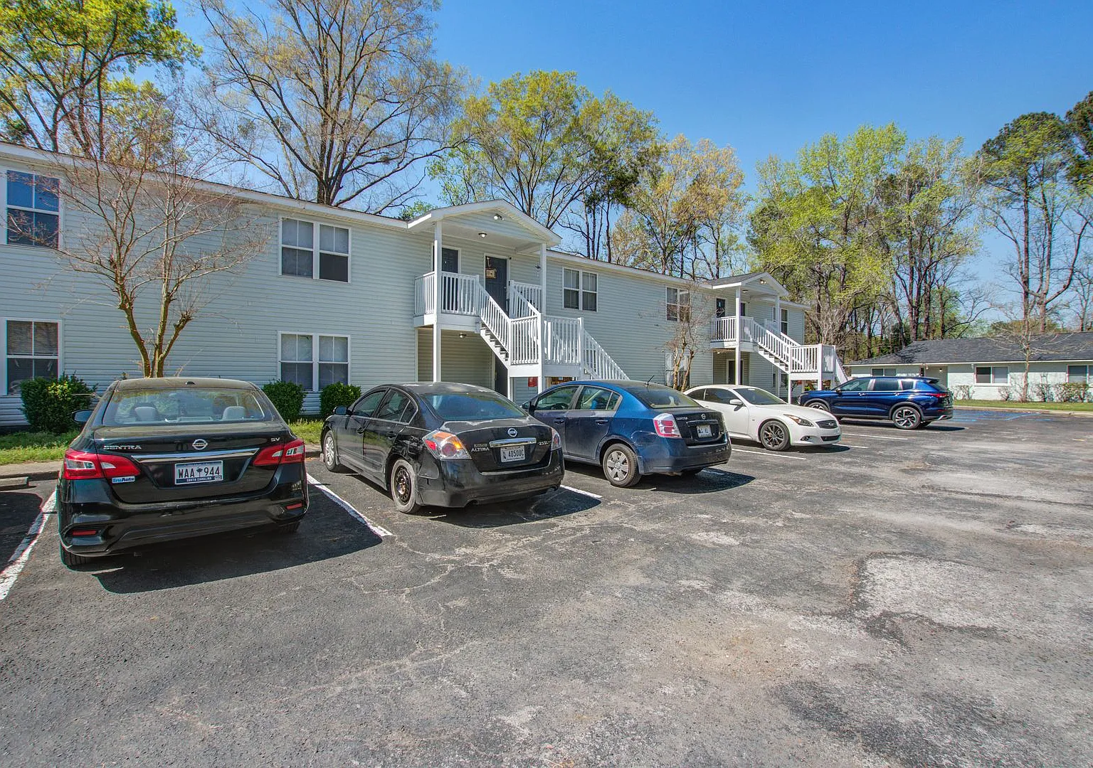 Kenwood Garden Apartments — Photo 3
