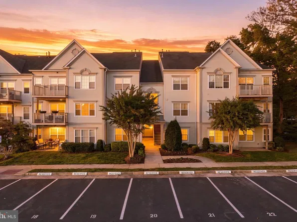12461 Hayes Ct Unit 104, Fairfax, VA 22033
