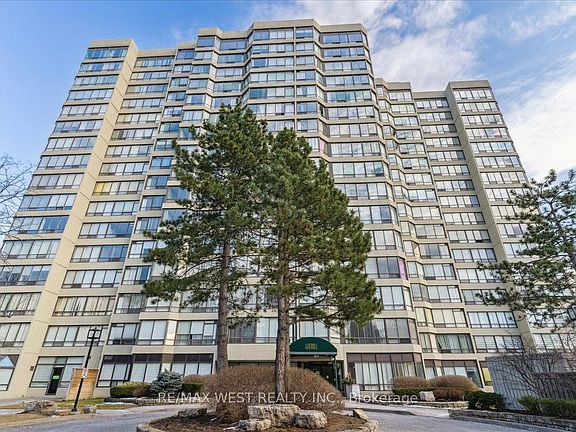 2nd image of 26 Hanover Rd #905
