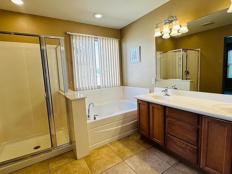 2138 W Marconi Ave — Photo 19