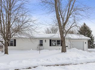 75 Prairie Ridge Ct, North Liberty, IA 52317