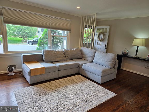 3rd image of 4770 33rd St N