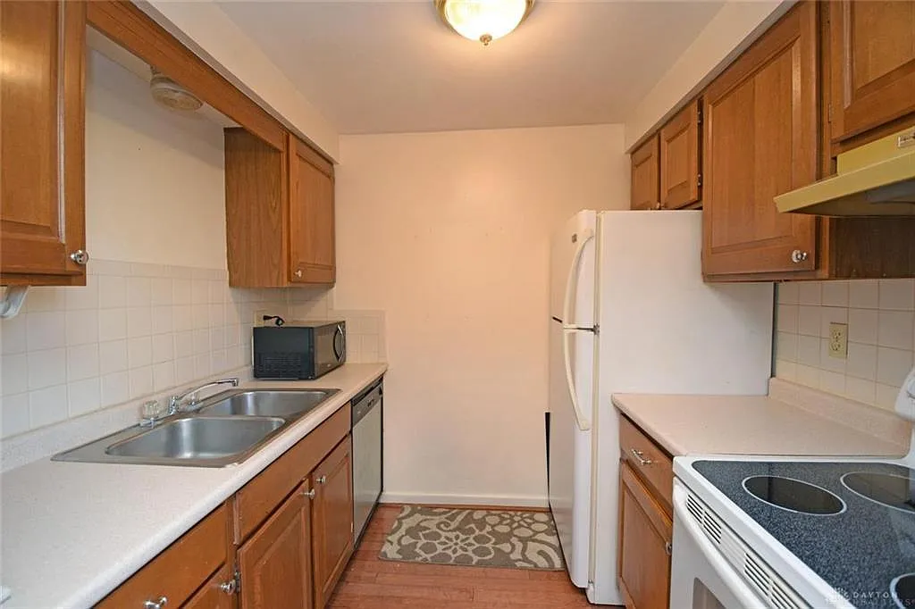 2 bed, 808 sqft, $925 — Photo 4
