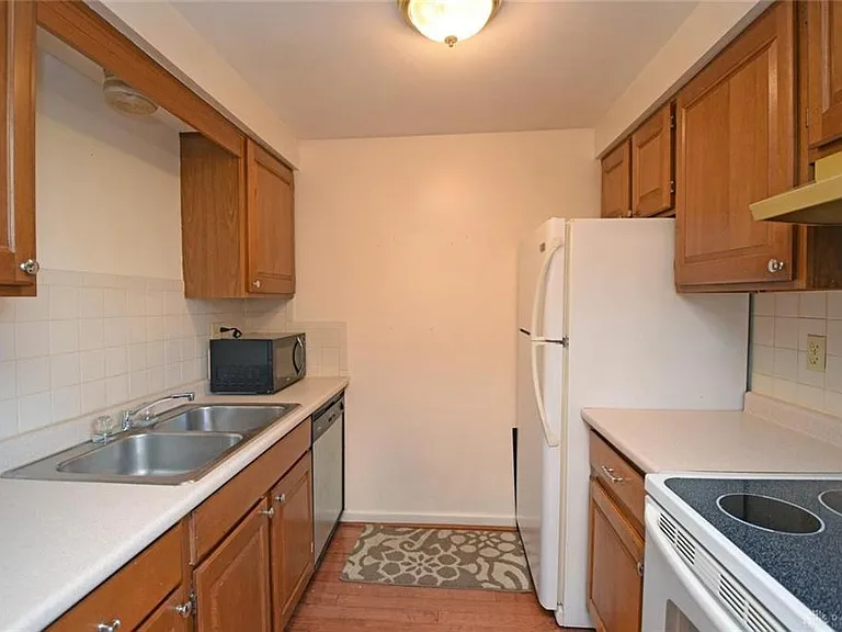 5359 Dunmore Dr — Photo 4