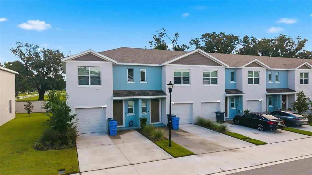 3 bed, 2.5 bath, 1488 sqft, $2,450 — Photo 3