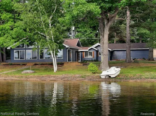 4823 Kokosing Rd, Hale, MI 48739