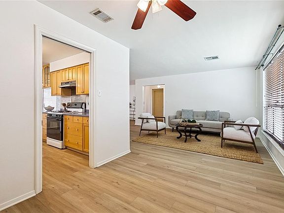 3rd image of 6513 Hastings St