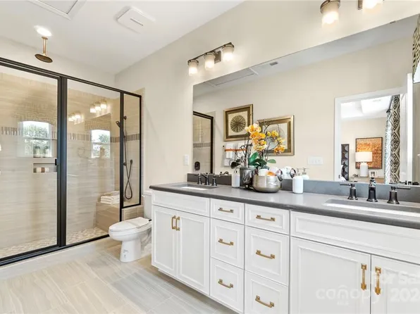 3016 Oak Landing Dr, Charlotte, NC 28205