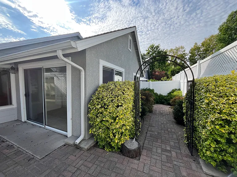 989 Bluebell Way — Photo 33