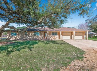302 Jay St, Boling, TX 77420