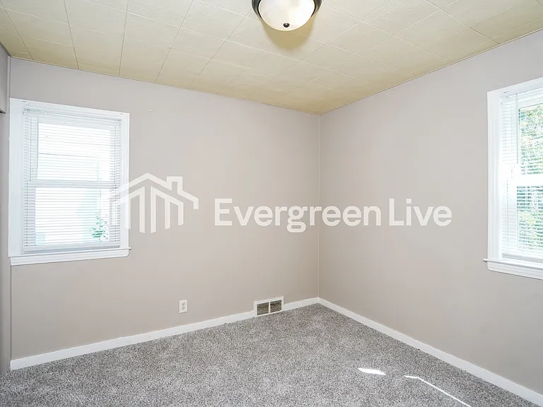 4608 N 44th St — Photo 9