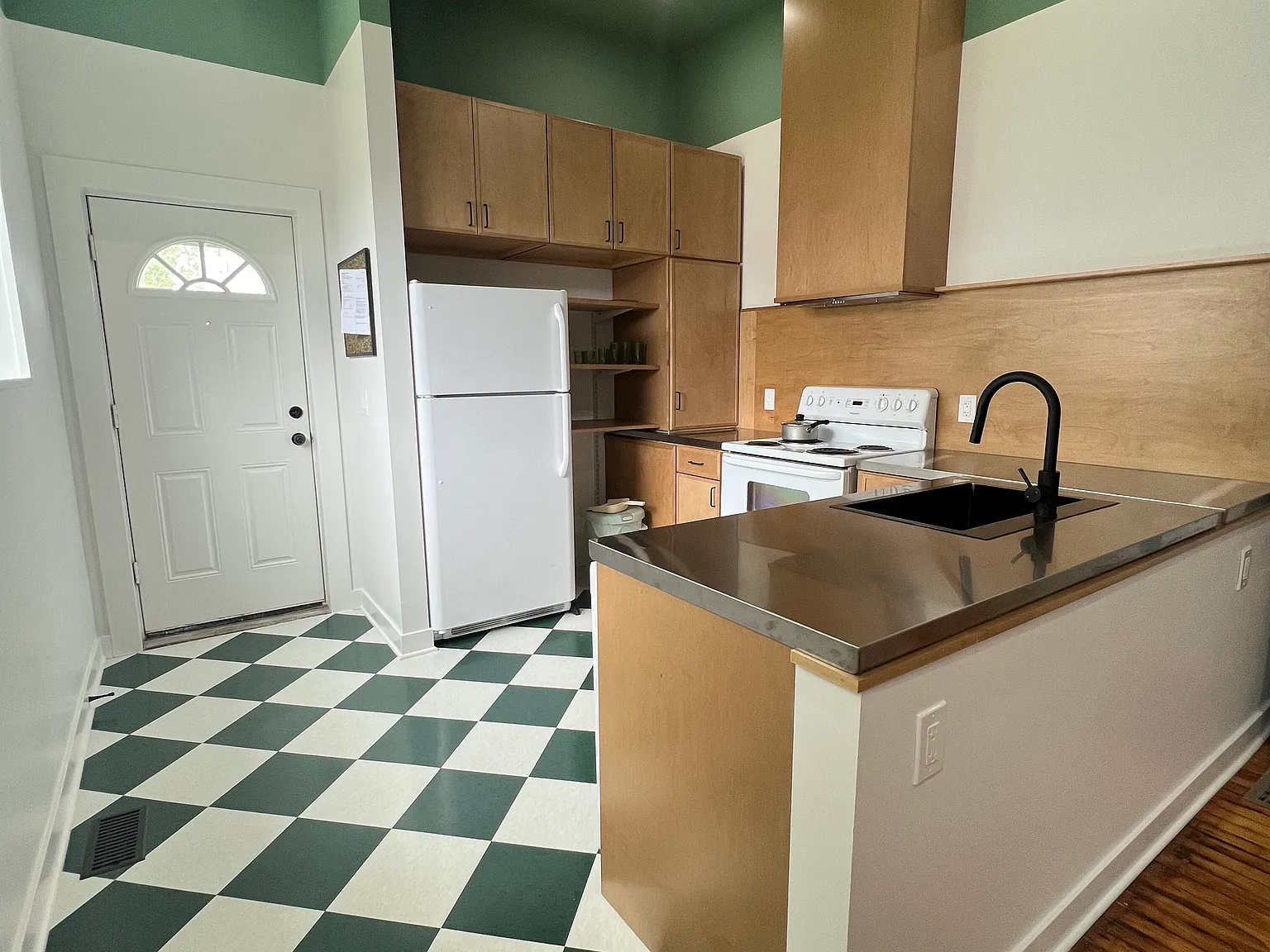 7218 Buffalo Ave — Photo 2