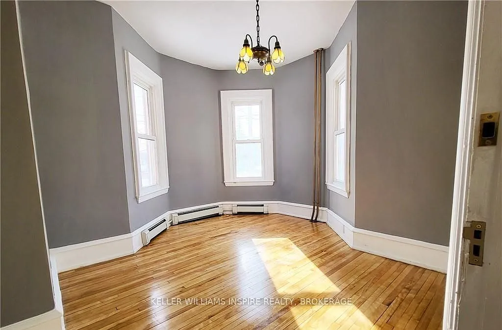 4 bed, $2,900 — Photo 4