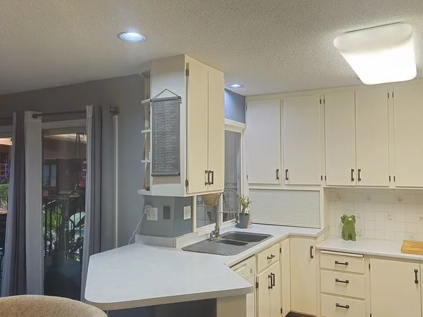 3250 15th Ave S APT 4, Fargo, ND 58103