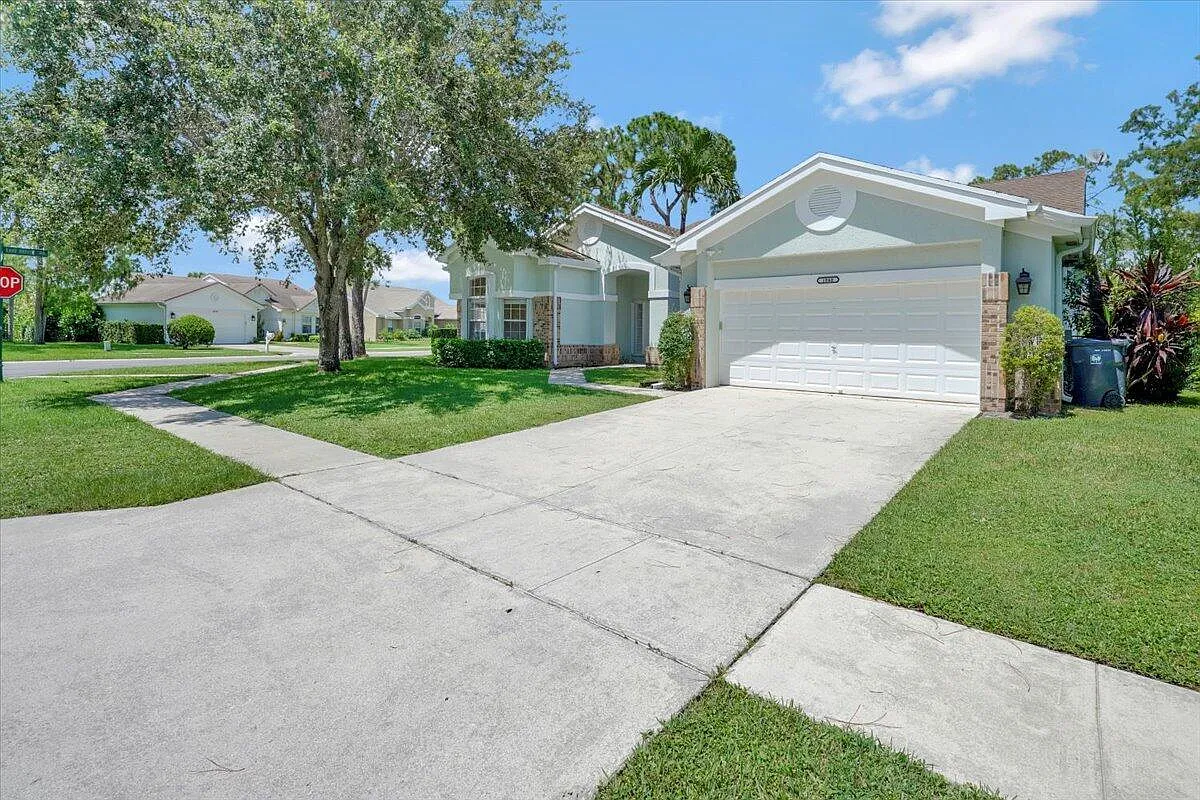 4 bed, 2.5 bath, 2165 sqft, $3,600 — Photo 3