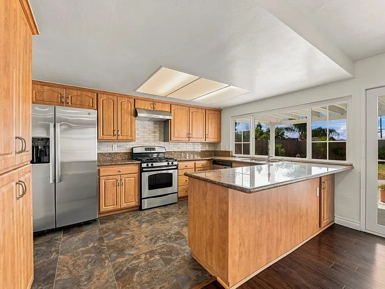 1101 Calle Vista Ave — Photo 11