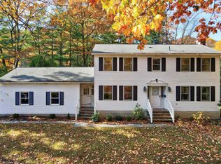 2279 Pine Ridge Rd, Niskayuna, NY 12309