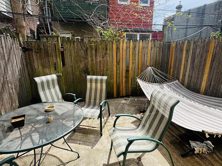 1524 Fontain St — Photo 15