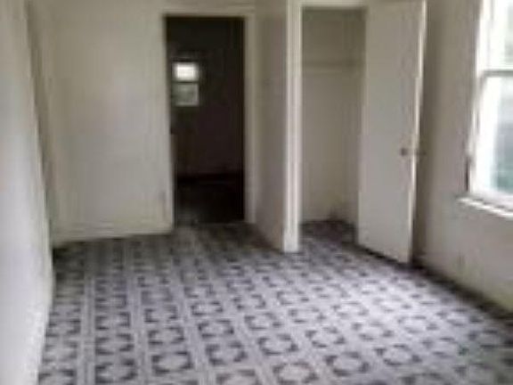 3rd image of 3207 Grand Ave