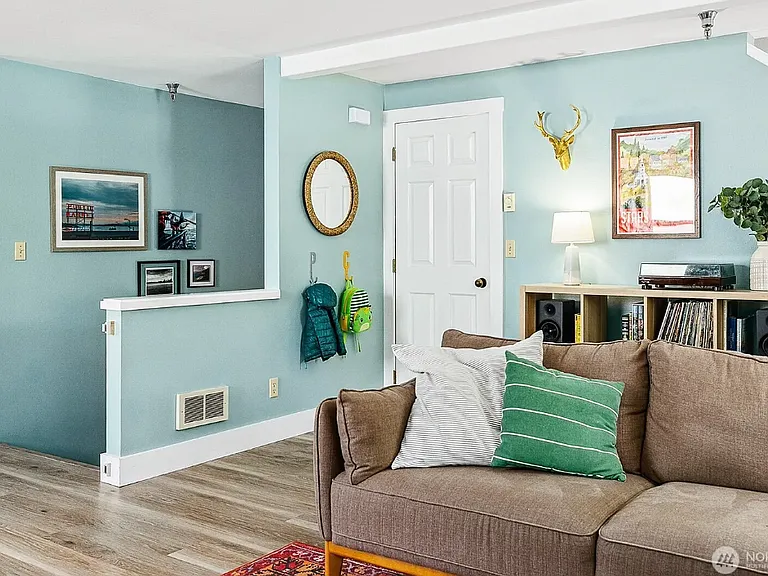 490 Madison Ave N #202 — Photo 17