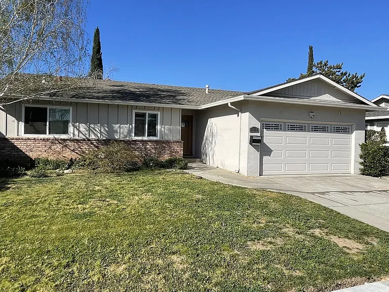 3713 Justine Dr — Photo 1
