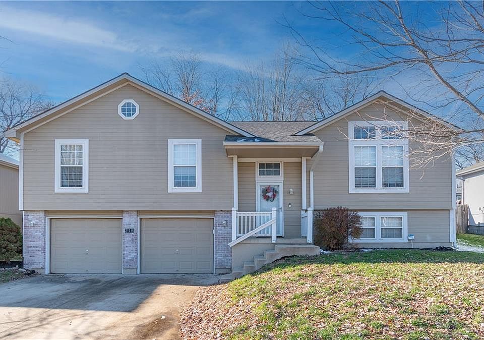 1st image of 216 NE Topaz Dr