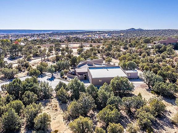3rd image of 6851 Foothills Dr