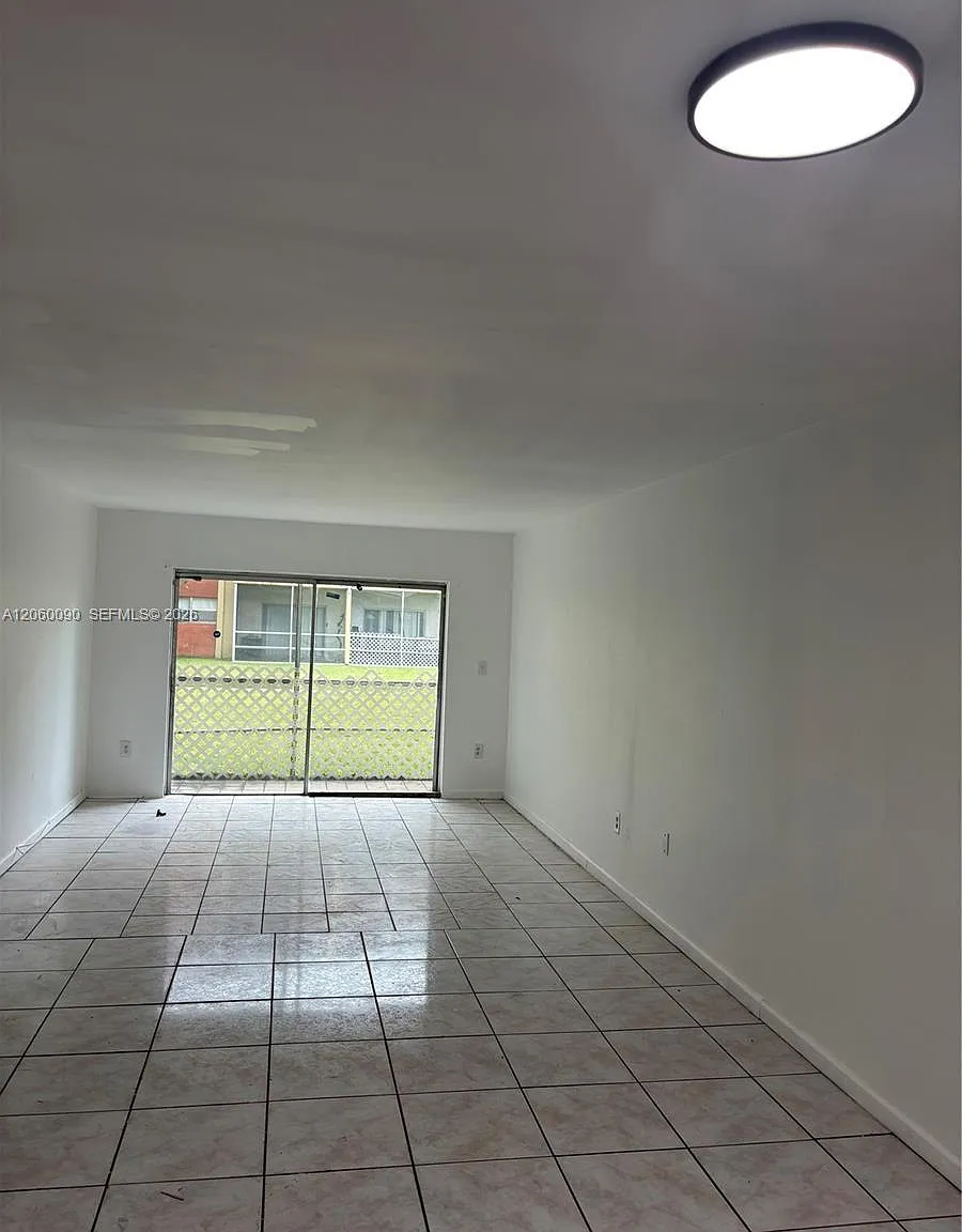 Sunset Hills I Condominiu — Photo 2