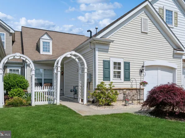 3 Falcon Ct, Hamilton, NJ 08690