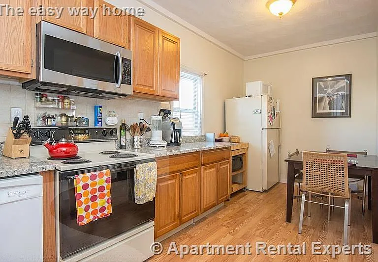 1105 Cambridge St #1A — Photo 2