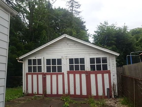 4th image of 136 S Lakeview Ave