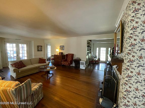 3rd image of 425 Natchez Ave