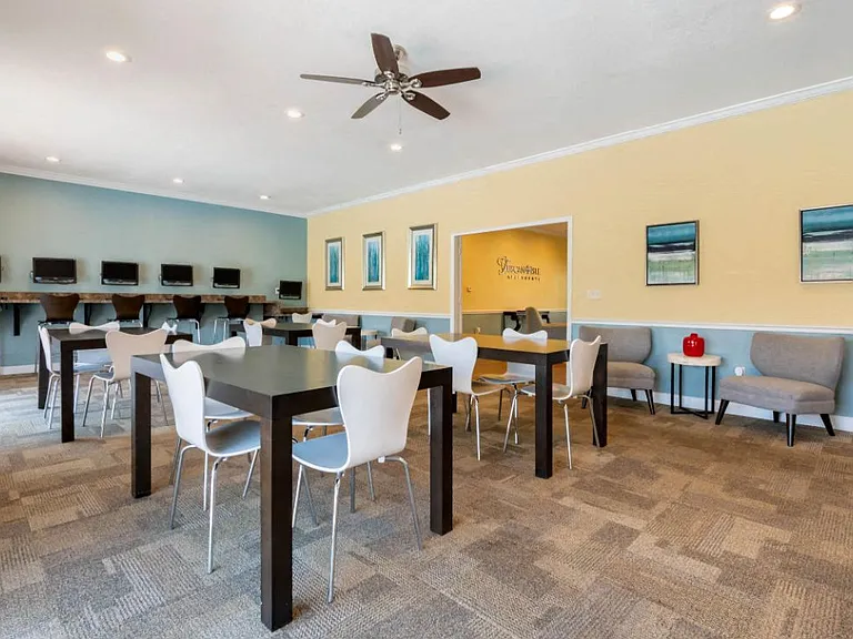 Tuscan Isle Apartments — Photo 11