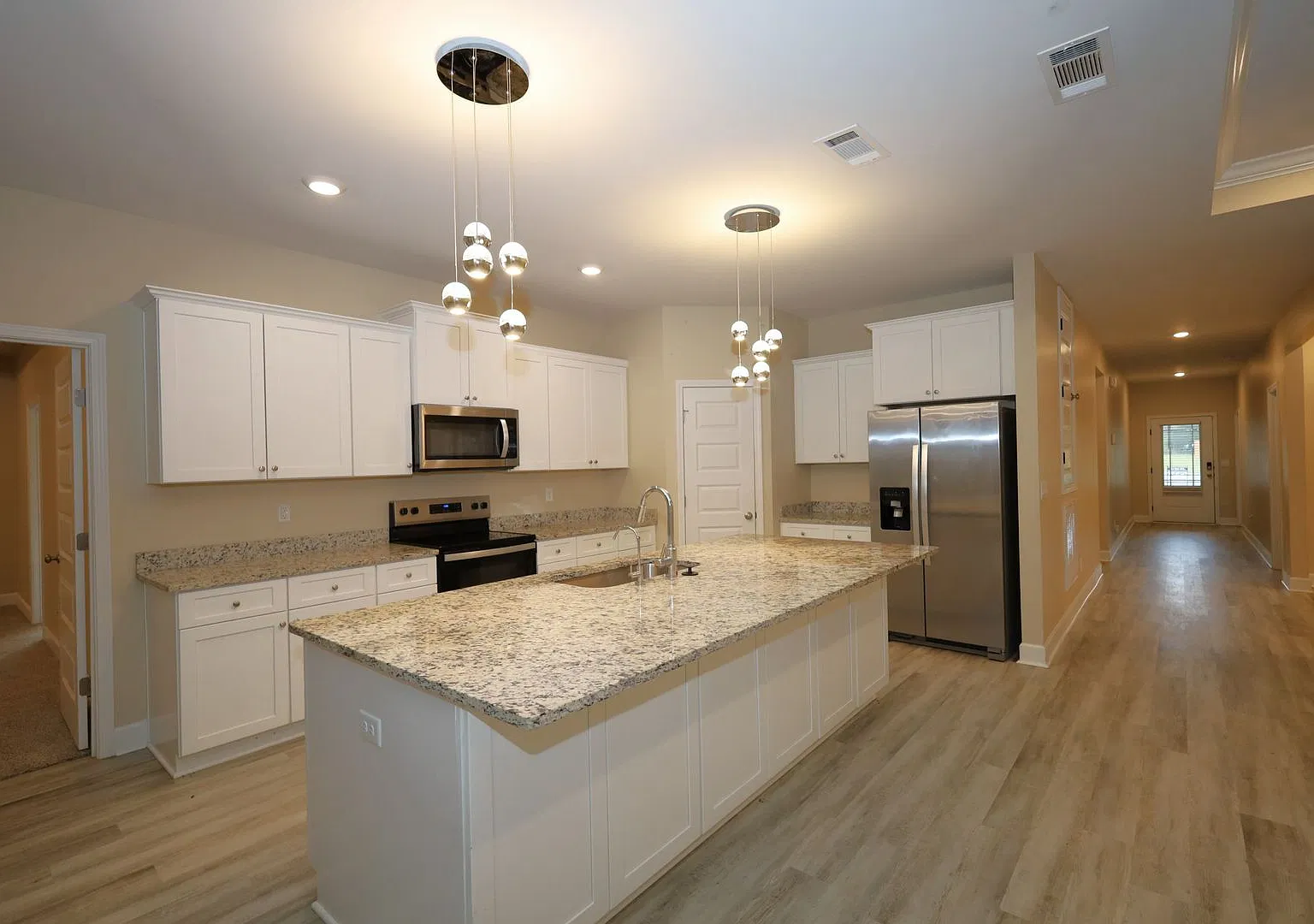 2021 Tottenham Dr — Photo 4