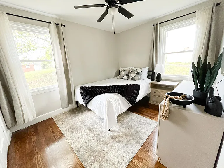 614 Sussex St — Photo 7