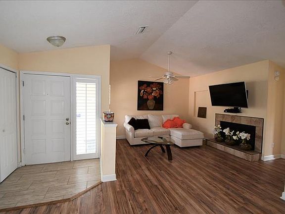 4th image of 4009 Corrientes Ct E