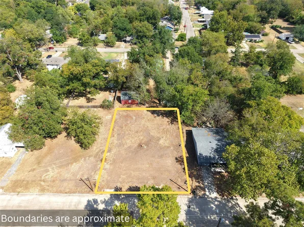 Locust St S, Sulphur Springs, TX 75482