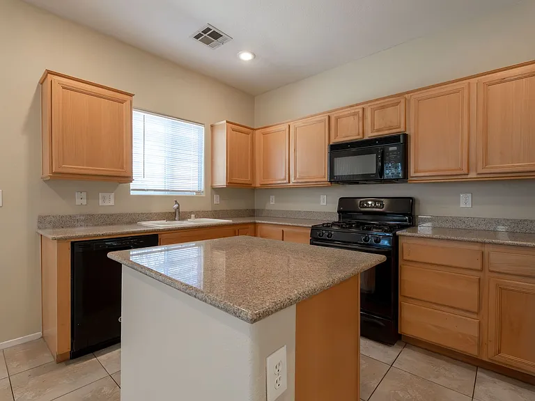 944 Saffex Rose Ave — Photo 5