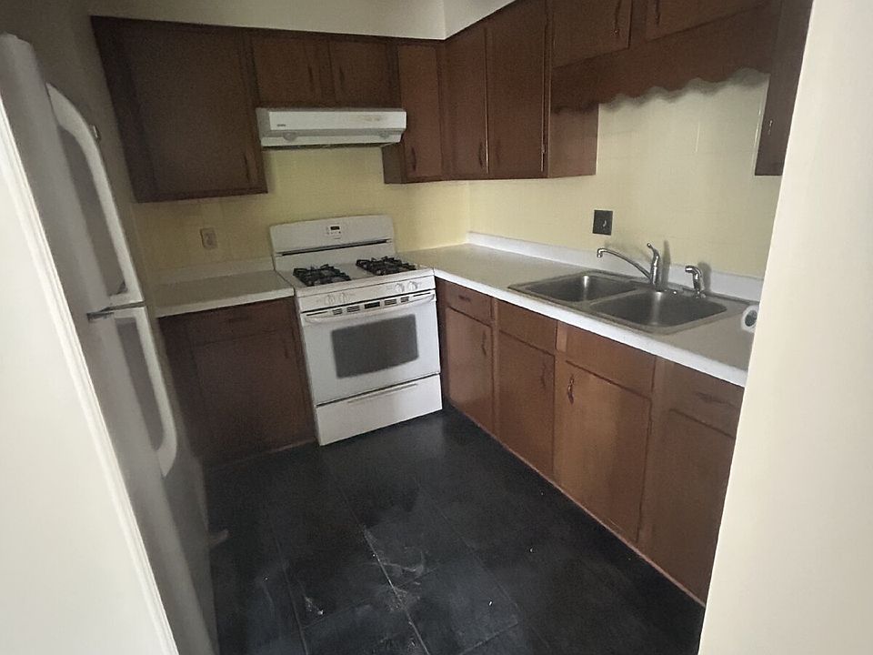 1st image of 12 Clinton St #8