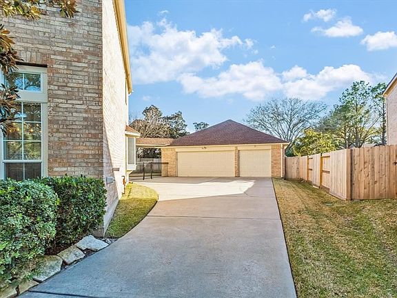 3rd image of 15406 Bay Cove Ct